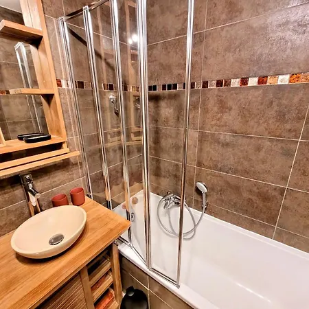 Confortable Avec Terrasse Et Parking, Proche Centre, 4 Personnes - Fr-1-598-178 * Les Gets
